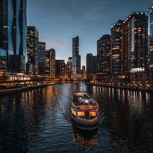boat-chicago-river.png